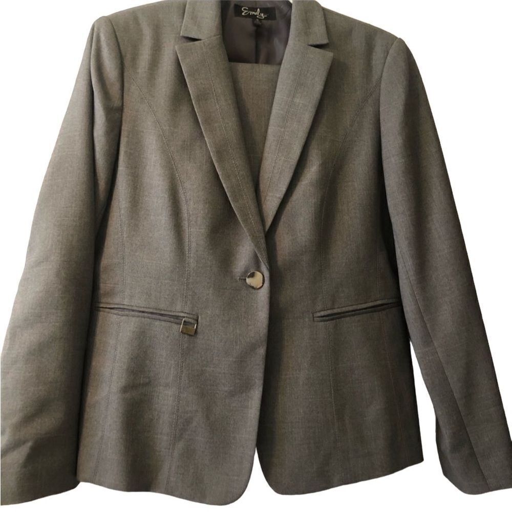 🚨NWT Emily 2 Piece Skirt Suit Set